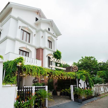 Solo Inn By Hawk Hospitality Kochi Buitenkant foto