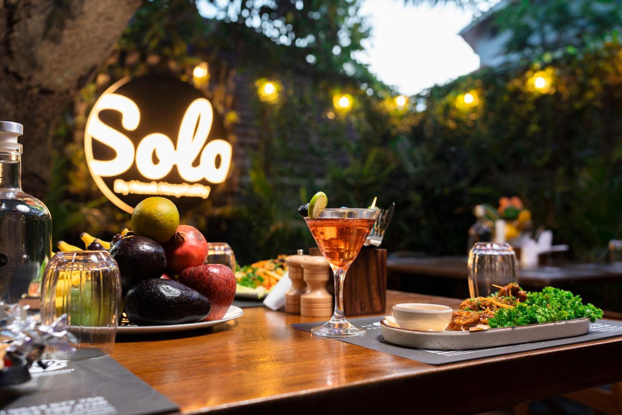 Solo Inn By Hawk Hospitality Kochi Buitenkant foto