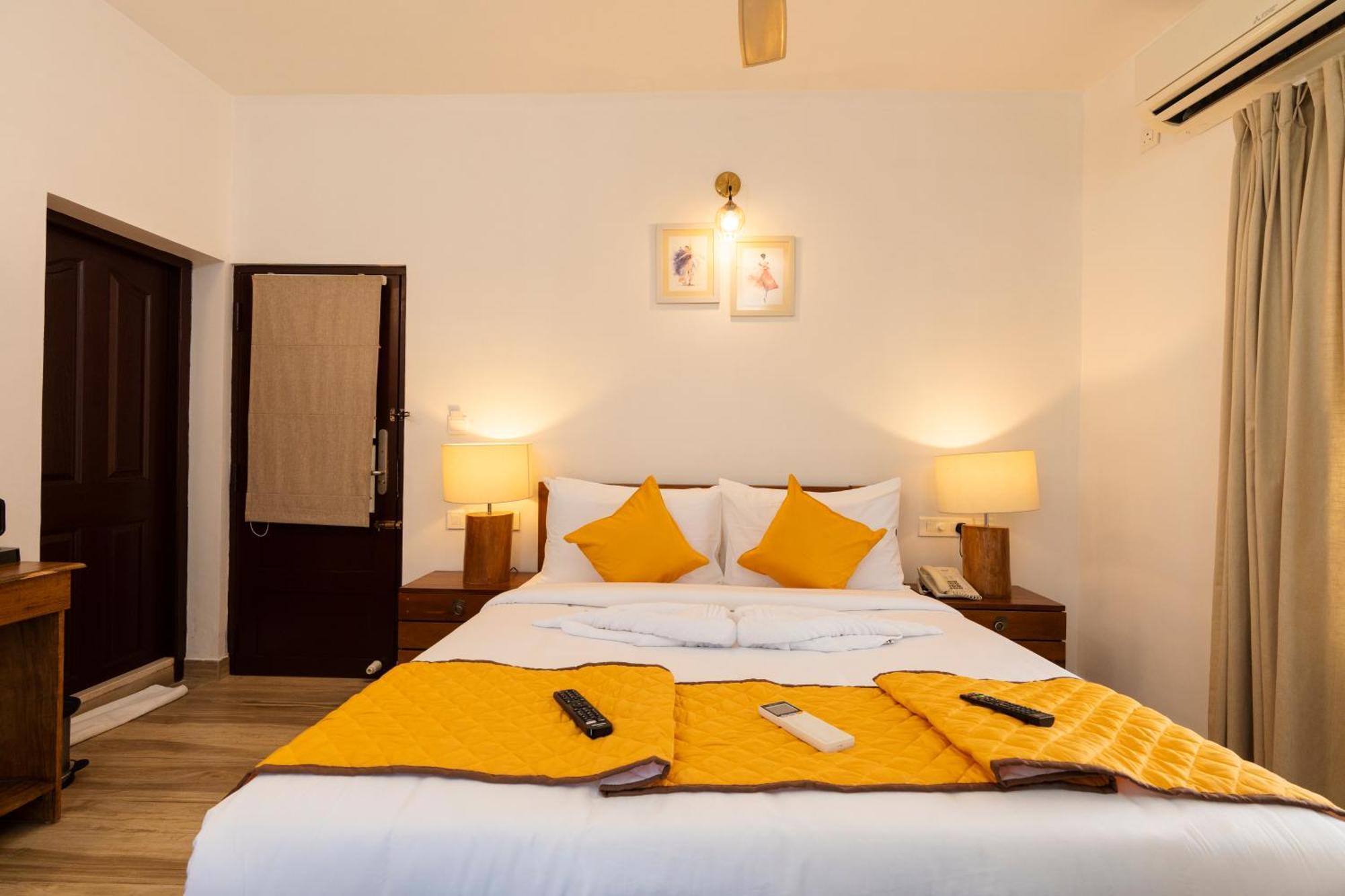 Solo Inn By Hawk Hospitality Kochi Buitenkant foto