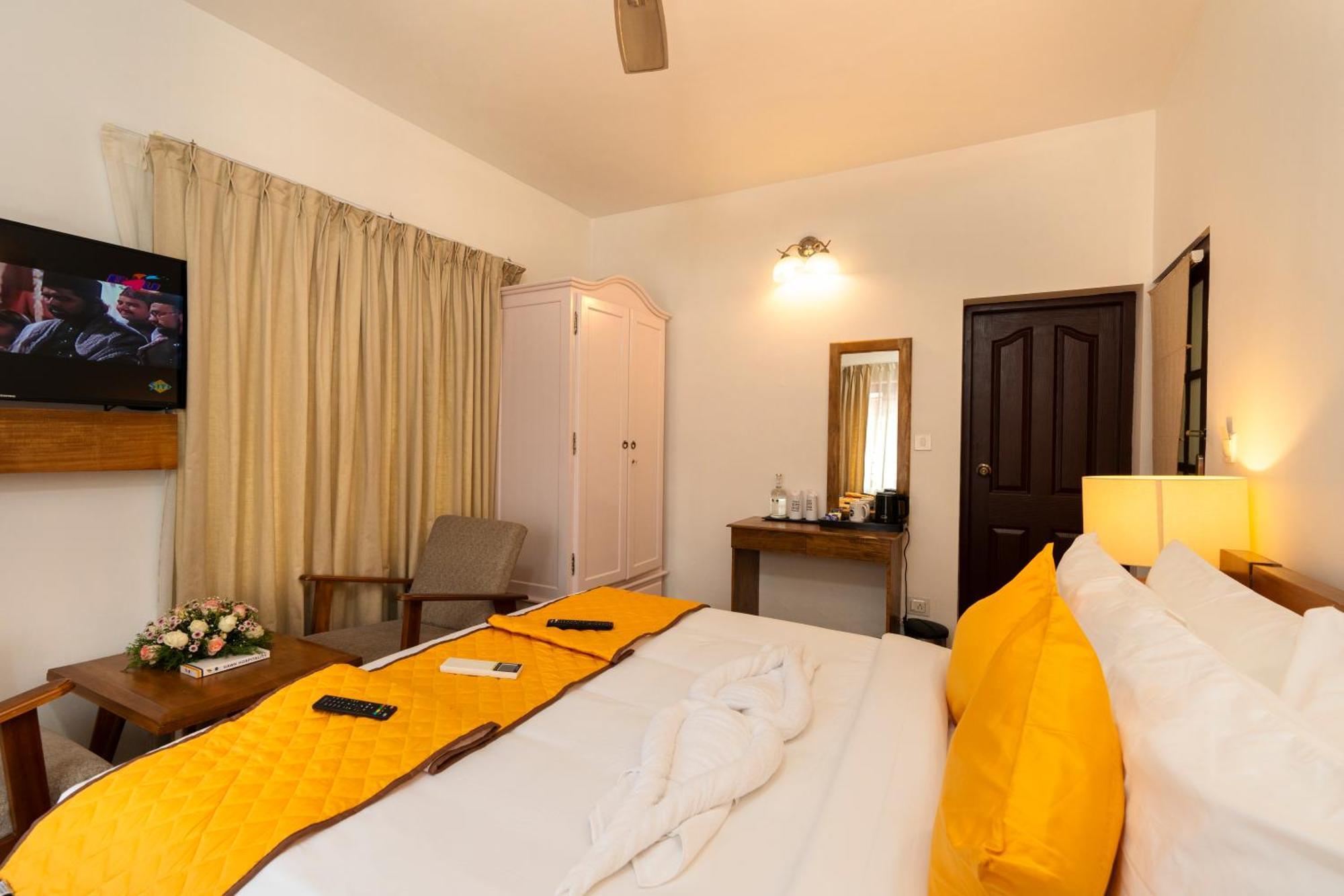 Solo Inn By Hawk Hospitality Kochi Buitenkant foto