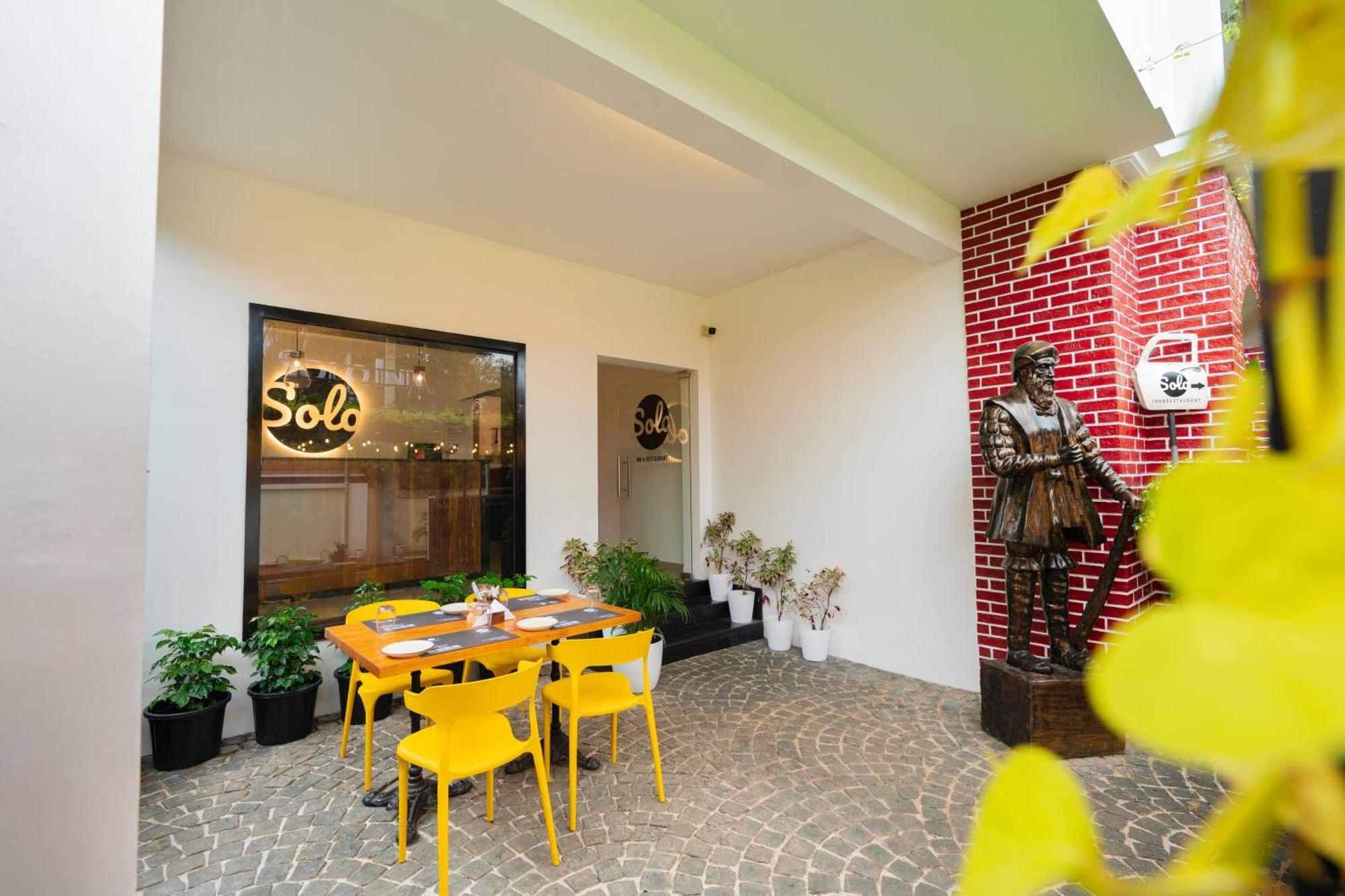 Solo Inn By Hawk Hospitality Kochi Buitenkant foto
