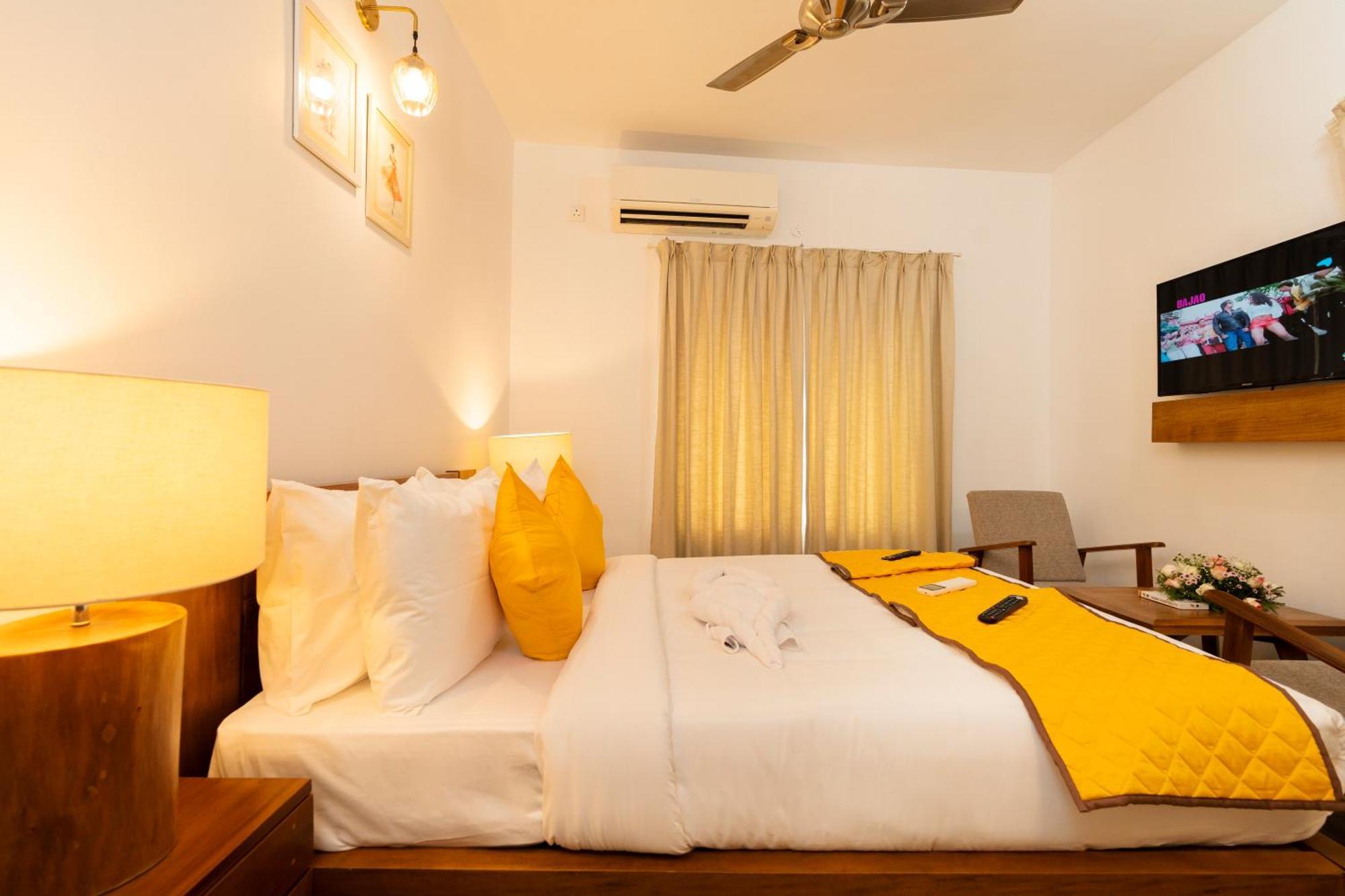 Solo Inn By Hawk Hospitality Kochi Buitenkant foto