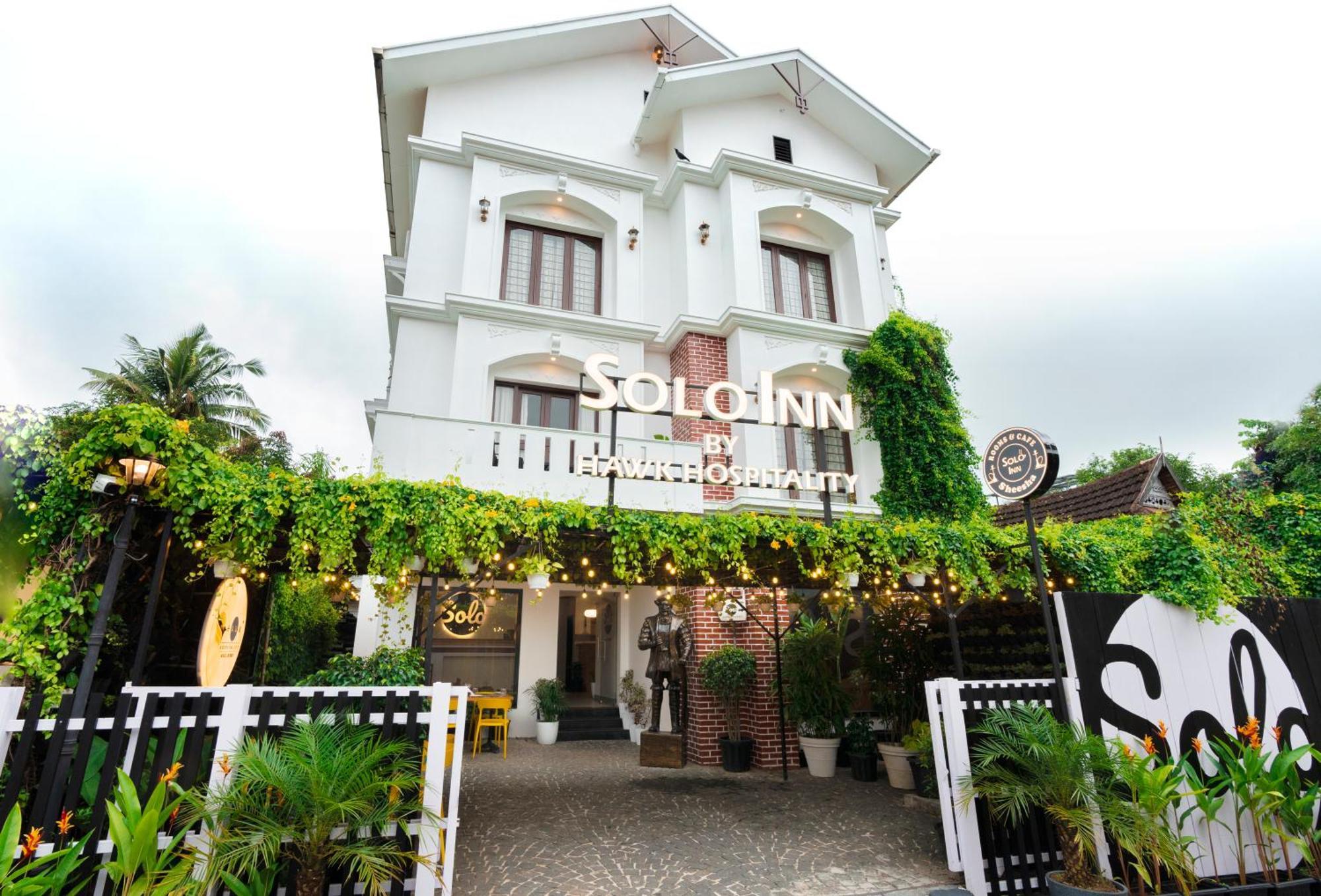 Solo Inn By Hawk Hospitality Kochi Buitenkant foto