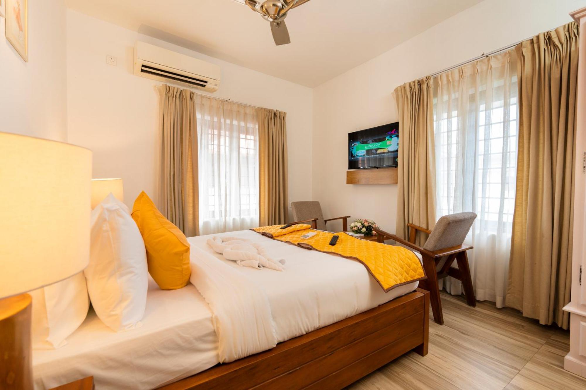Solo Inn By Hawk Hospitality Kochi Buitenkant foto