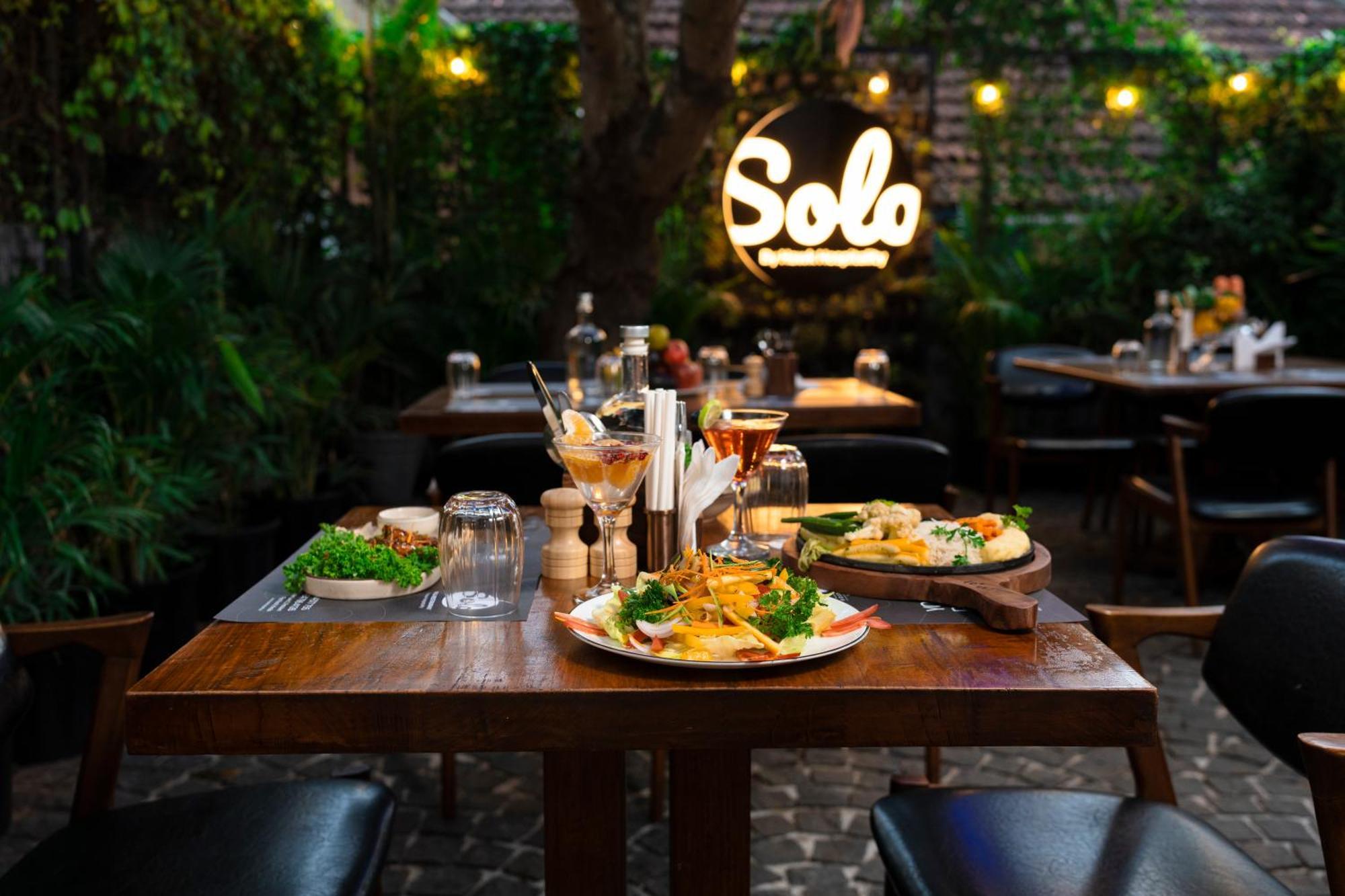 Solo Inn By Hawk Hospitality Kochi Buitenkant foto
