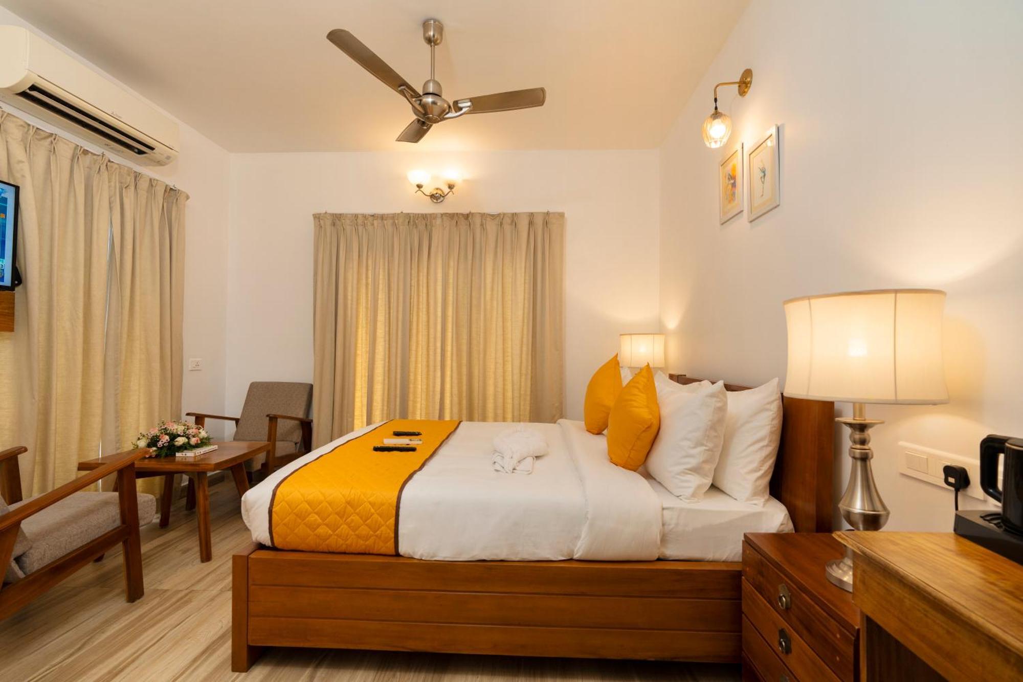 Solo Inn By Hawk Hospitality Kochi Buitenkant foto