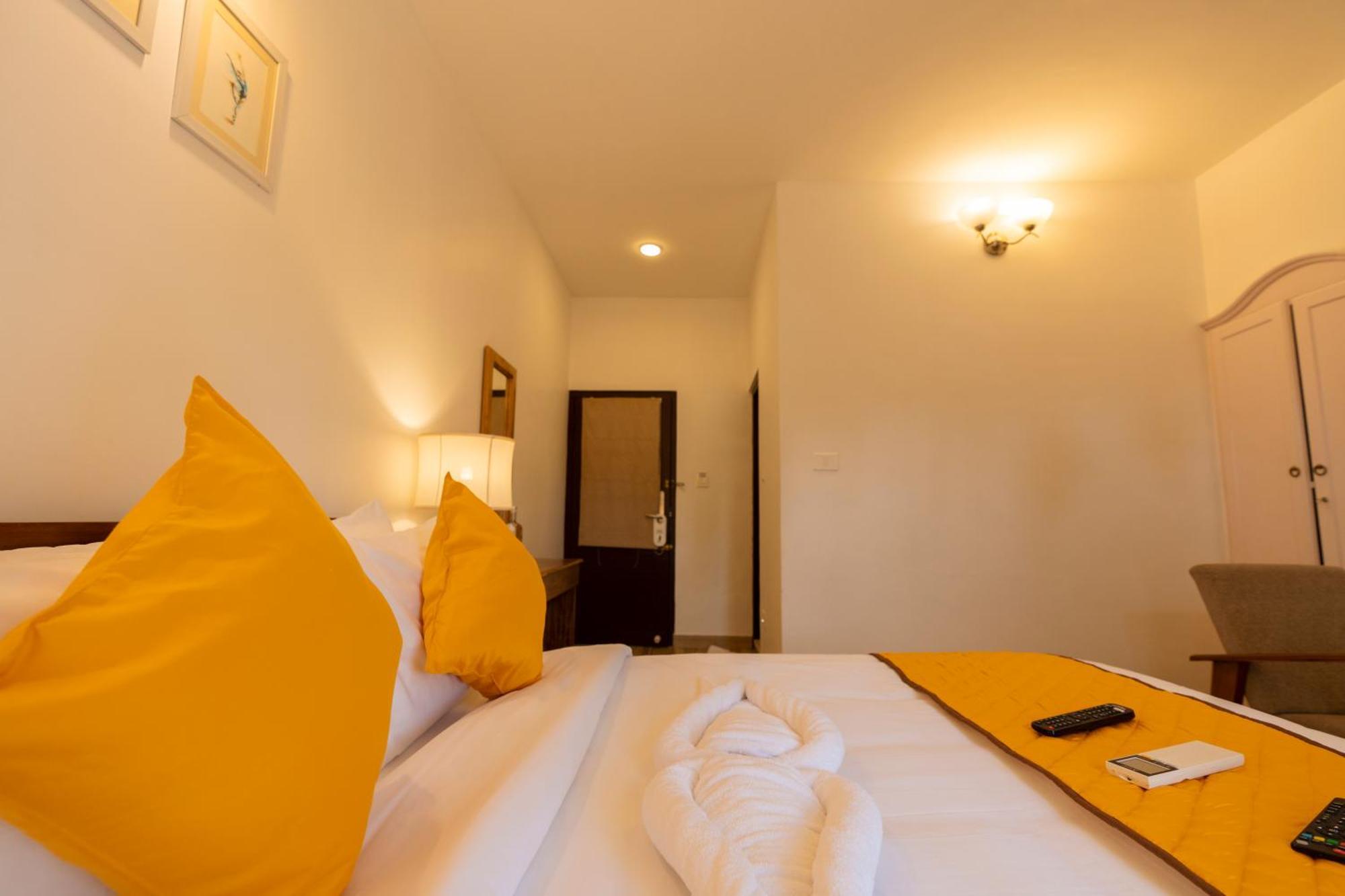 Solo Inn By Hawk Hospitality Kochi Buitenkant foto