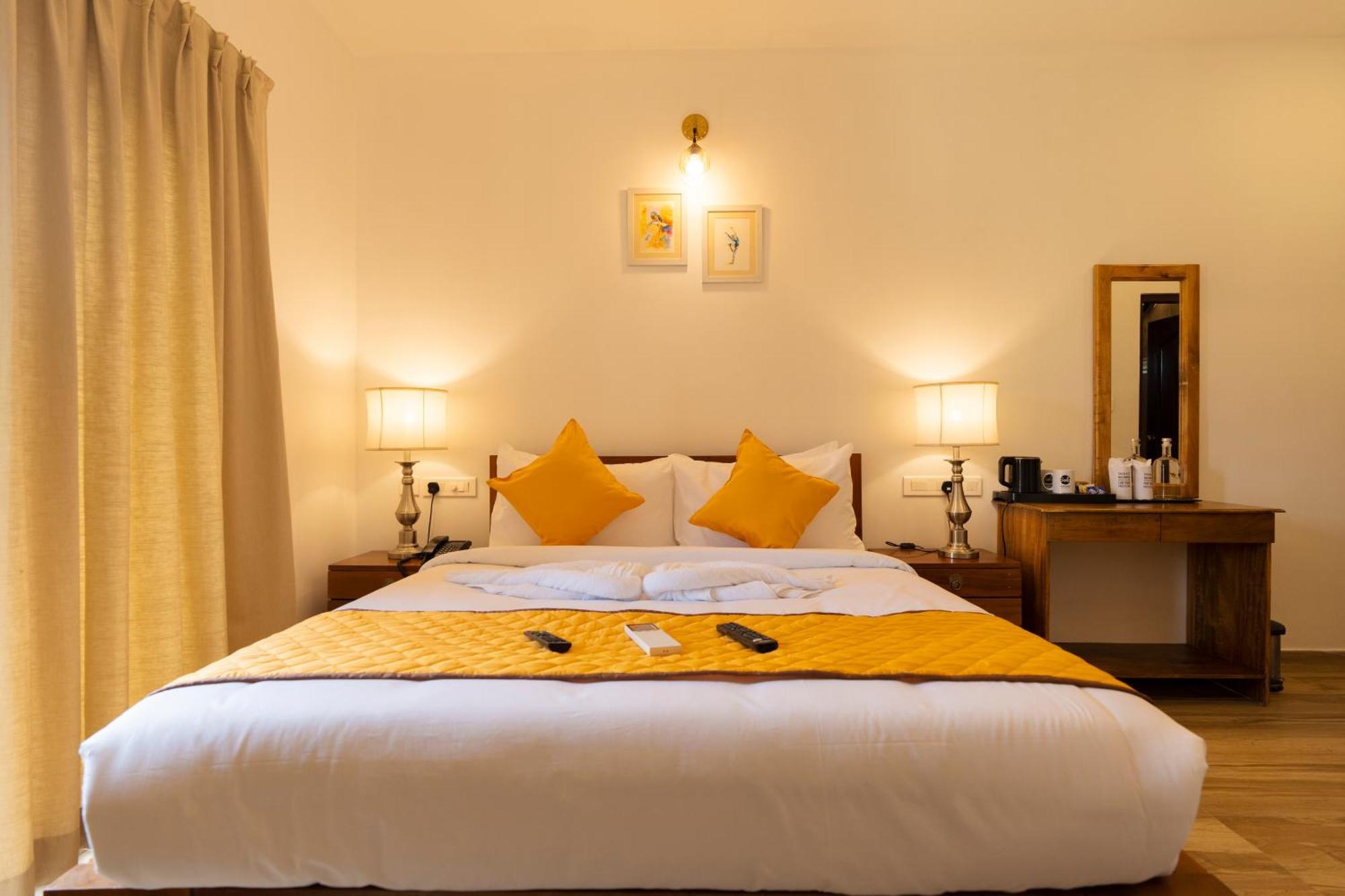 Solo Inn By Hawk Hospitality Kochi Buitenkant foto