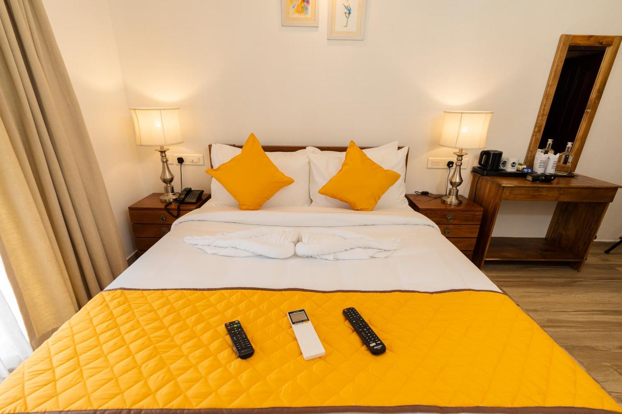 Solo Inn By Hawk Hospitality Kochi Buitenkant foto