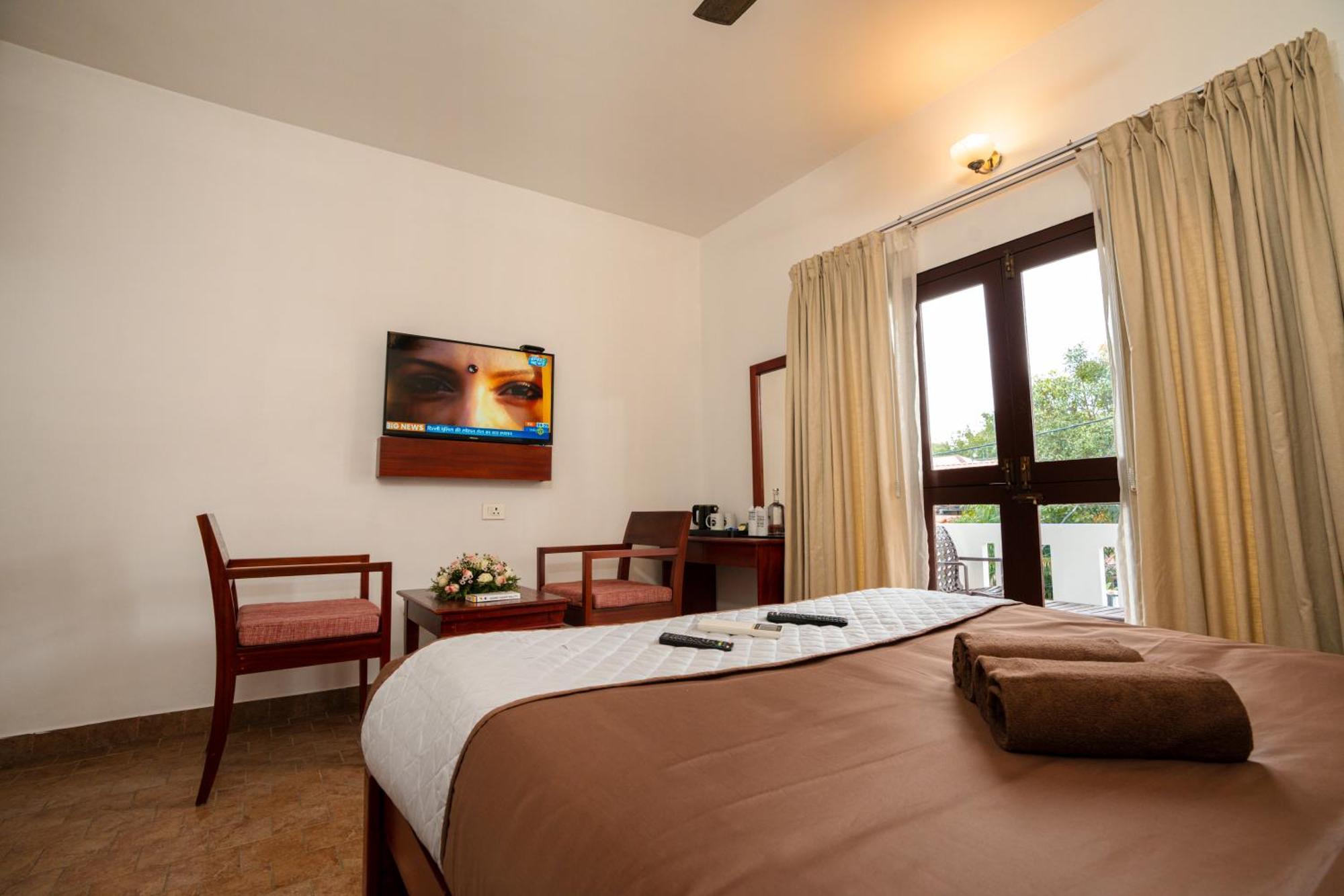 Solo Inn By Hawk Hospitality Kochi Buitenkant foto
