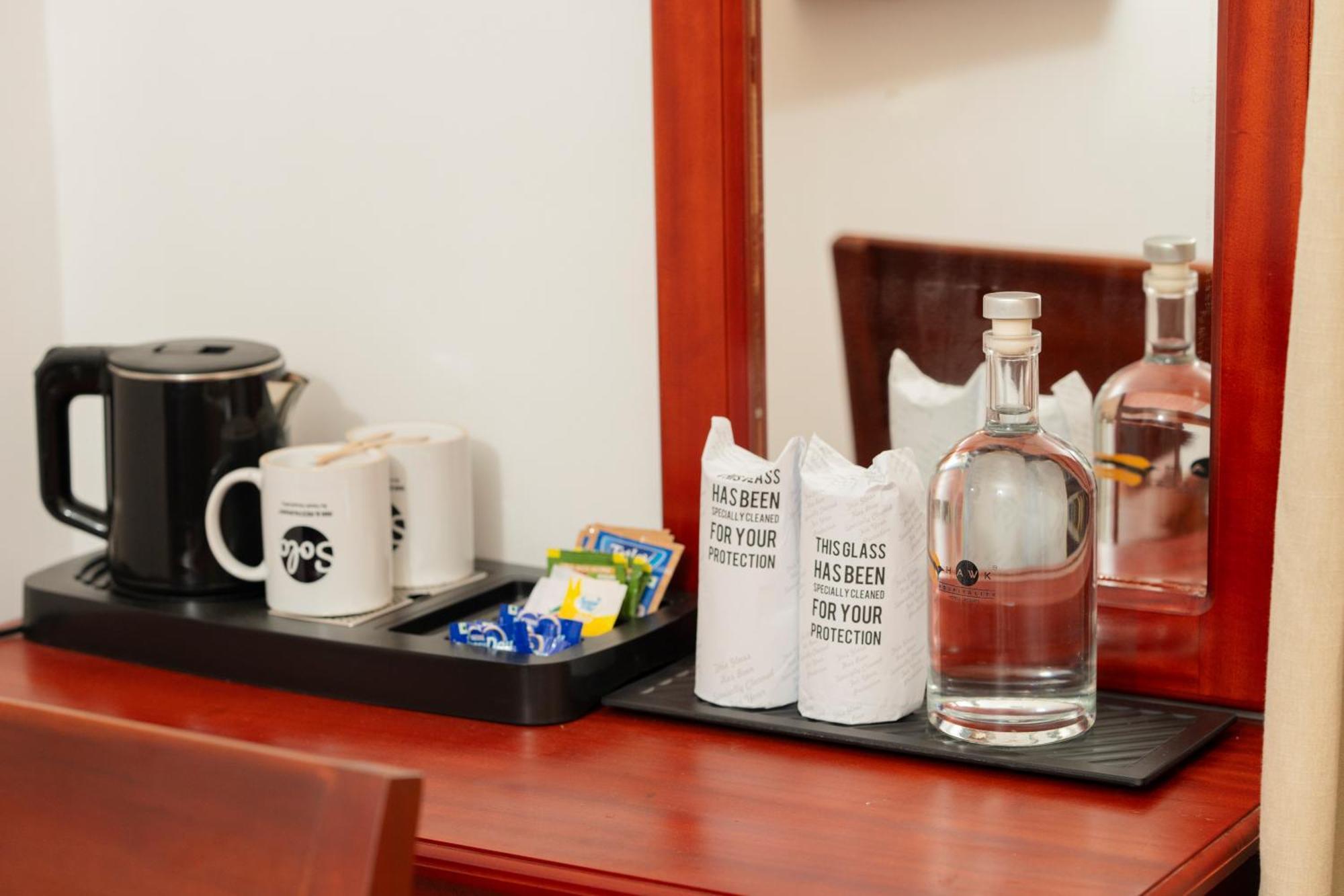 Solo Inn By Hawk Hospitality Kochi Buitenkant foto