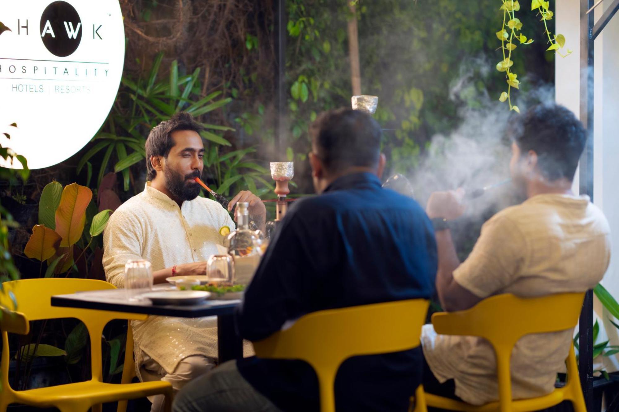 Solo Inn By Hawk Hospitality Kochi Buitenkant foto