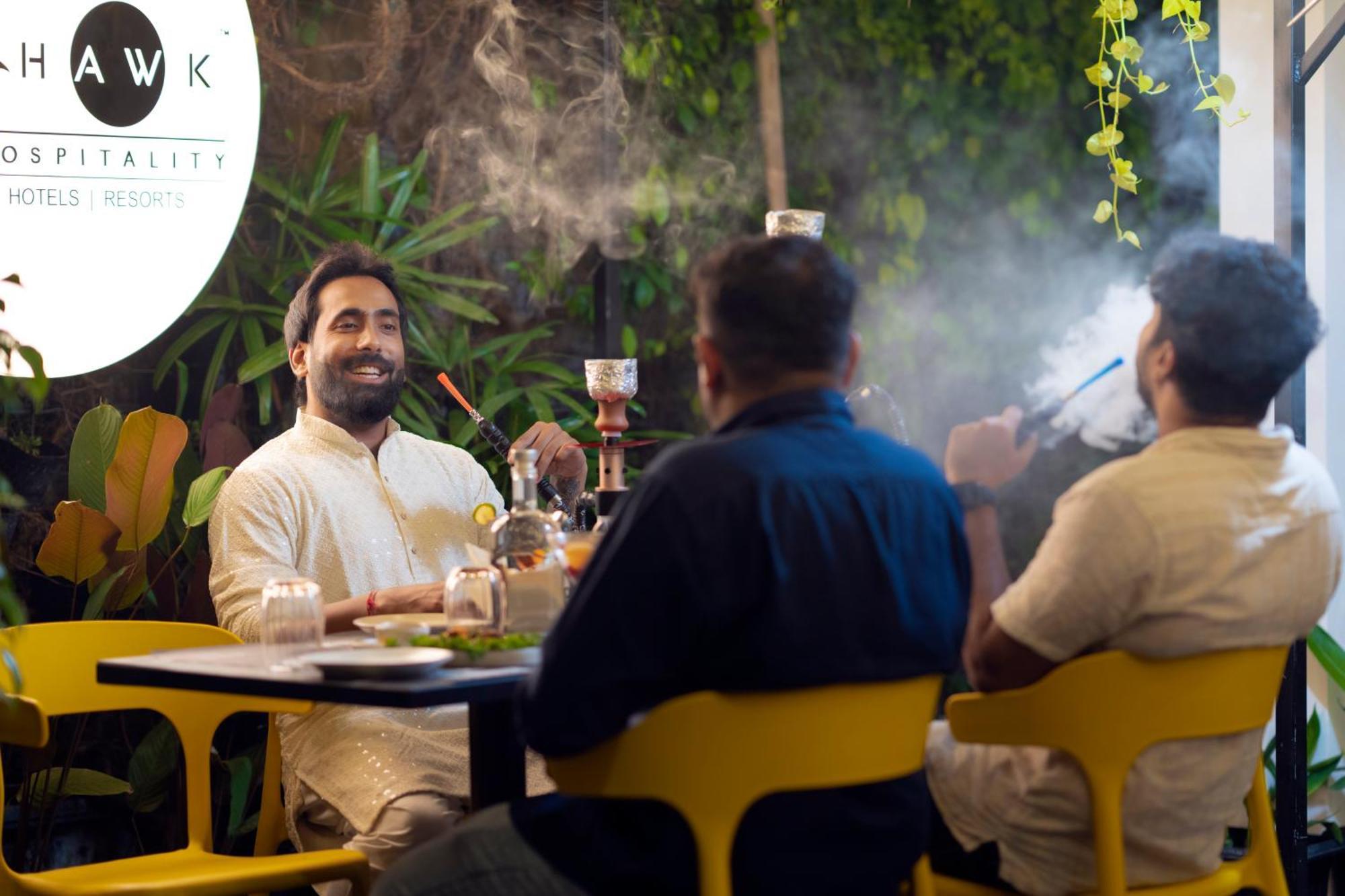 Solo Inn By Hawk Hospitality Kochi Buitenkant foto