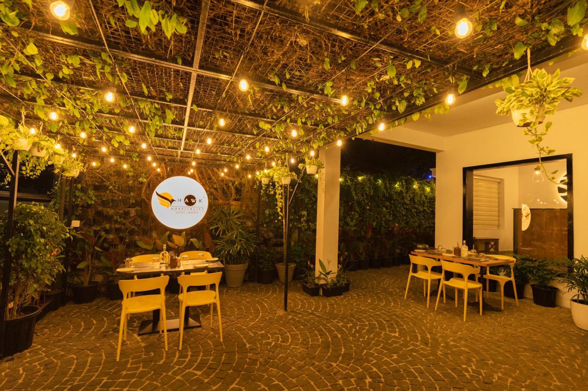 Solo Inn By Hawk Hospitality Kochi Buitenkant foto