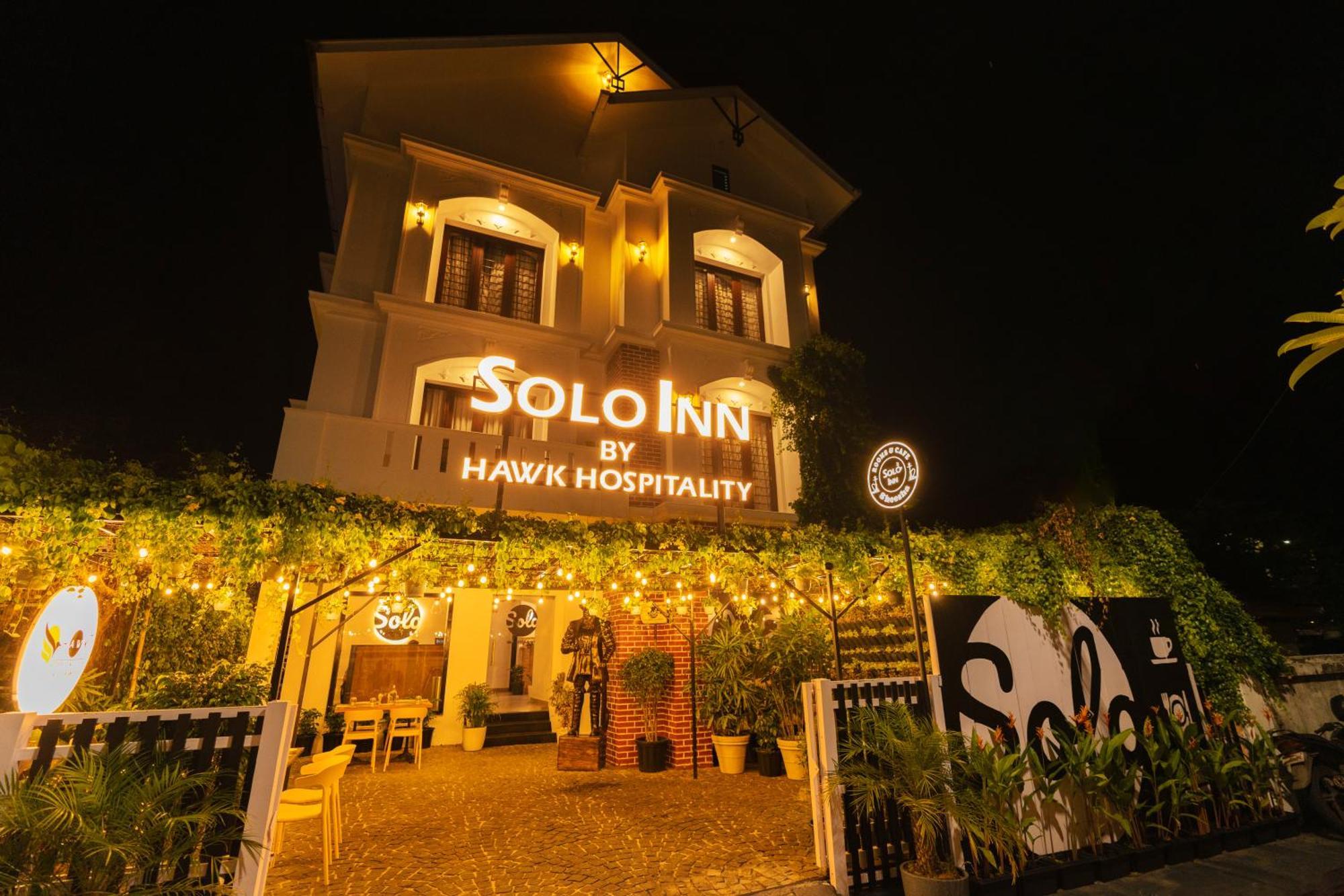Solo Inn By Hawk Hospitality Kochi Buitenkant foto