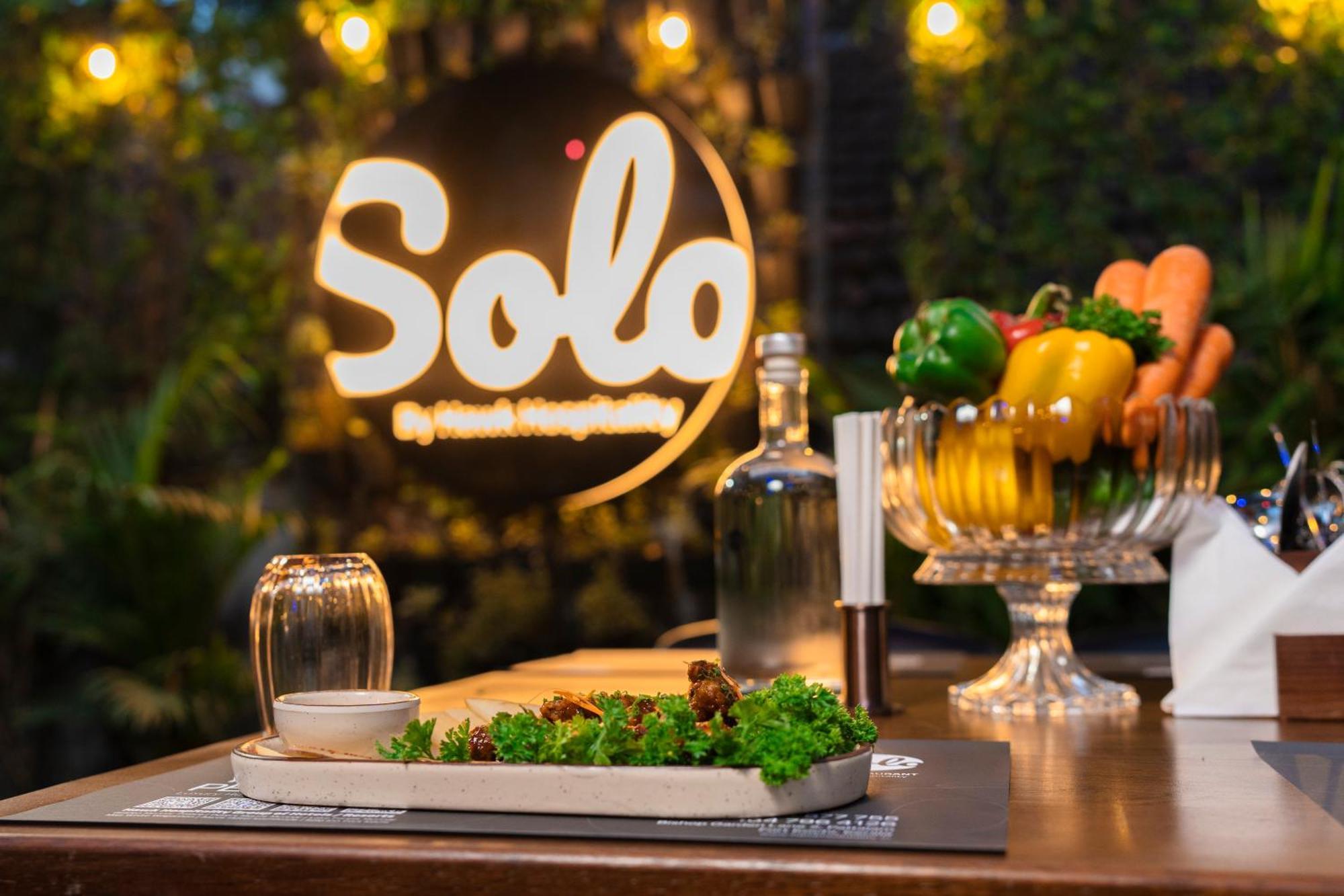 Solo Inn By Hawk Hospitality Kochi Buitenkant foto