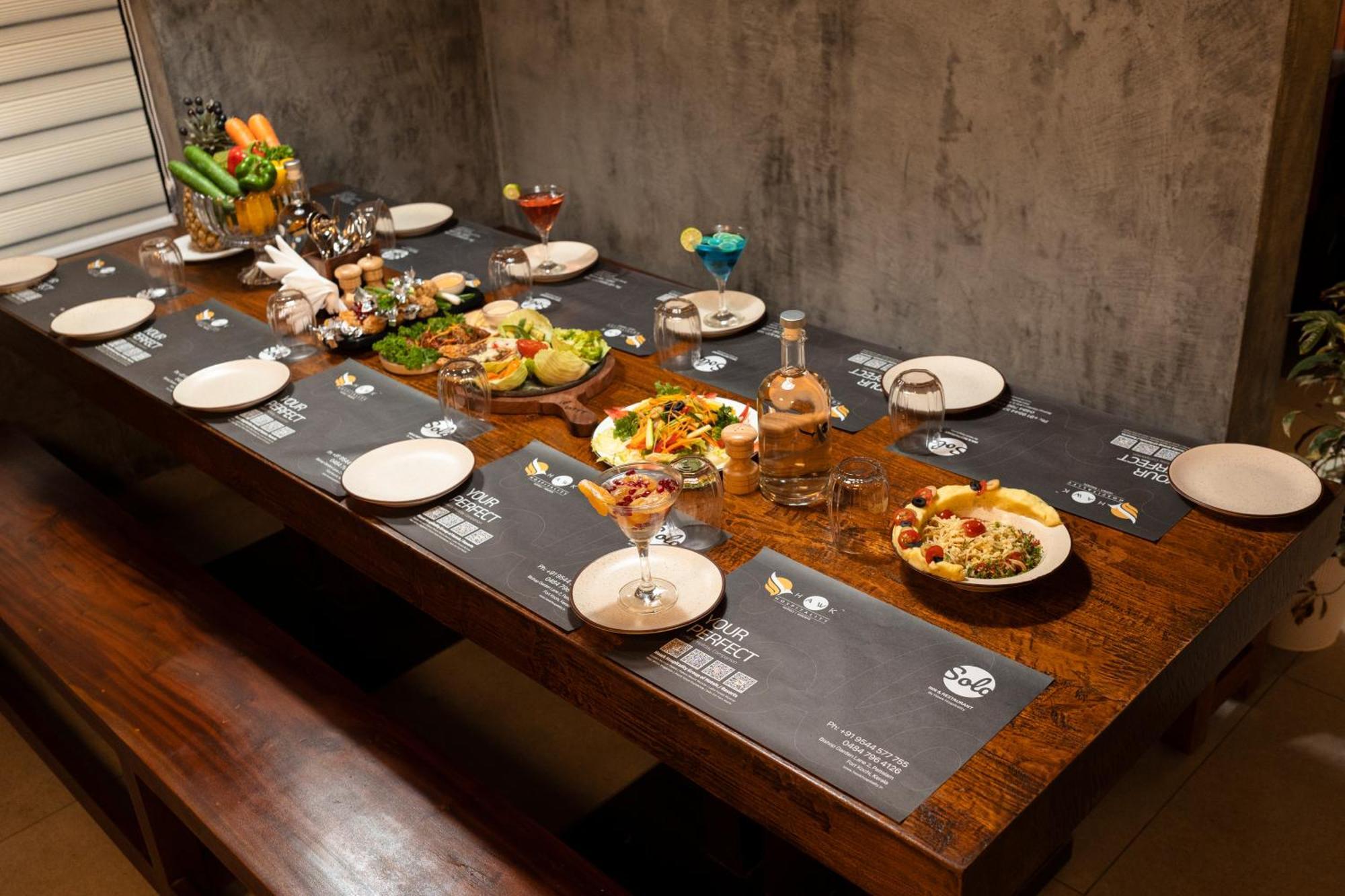 Solo Inn By Hawk Hospitality Kochi Buitenkant foto